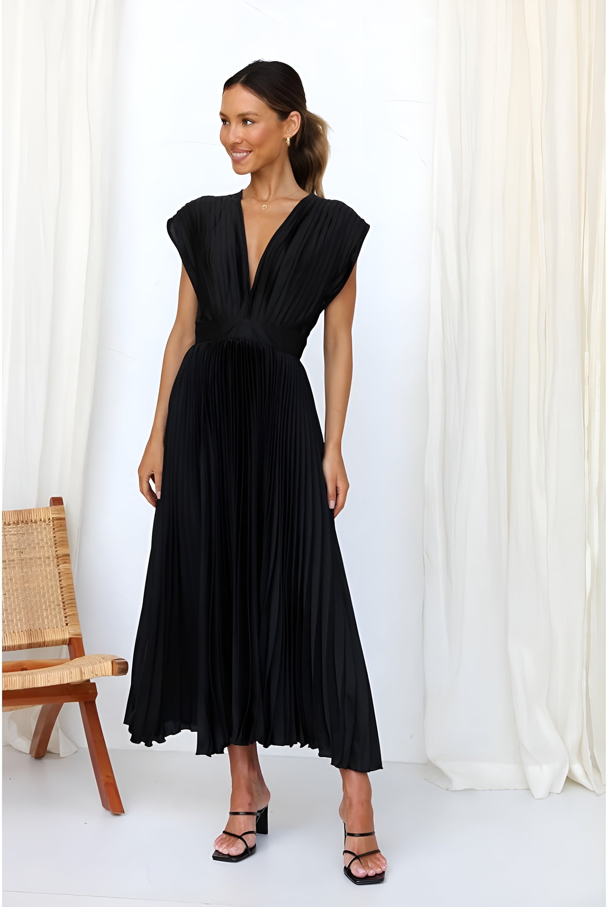 Selina | Šaty bez rukávů s sklady a zipem