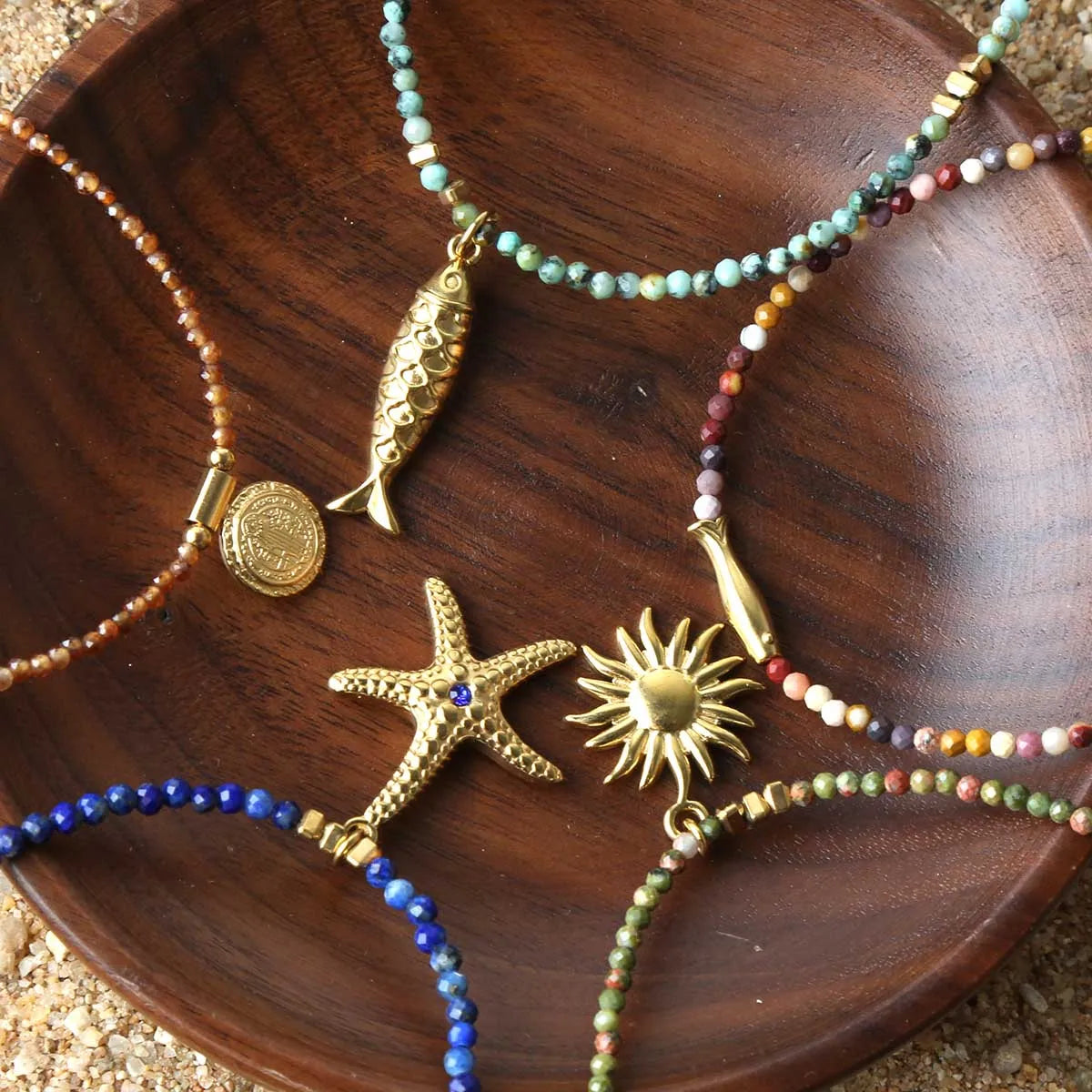 Marine animal colored natural stone bead necklace, stainless steel small fish pendant, personalized and fashionable necklace