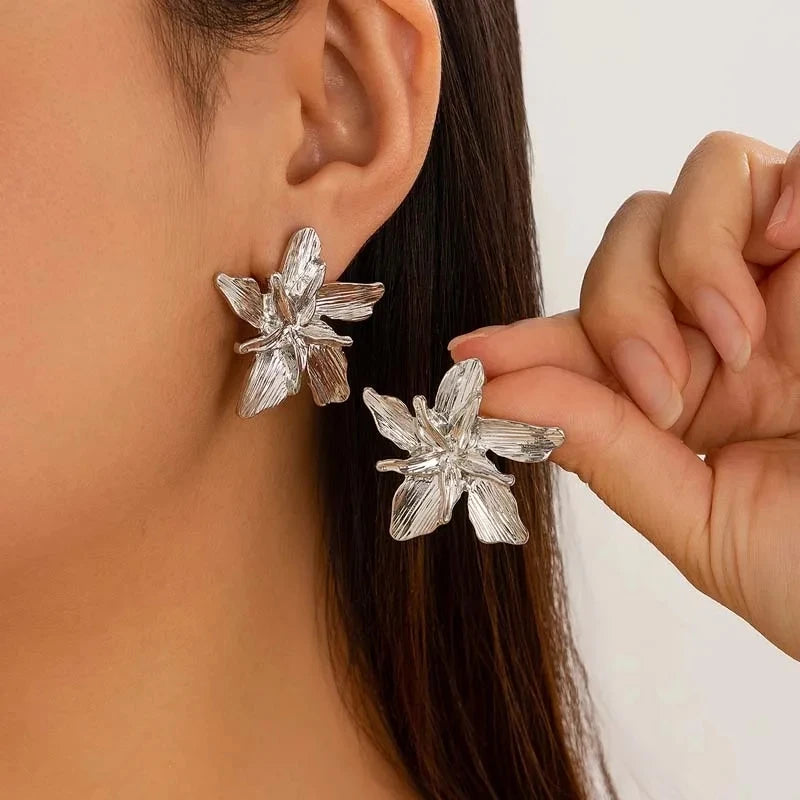 Vintage Irregular Half Flower Stud Earrings for Women Elegant Geometric Metal Petals Piercing Earring Party Jewelry Gifts